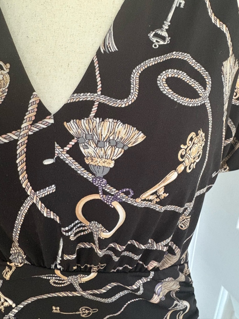White House Black Market Black V-Neck Key & Rope Print Blouse - Picture 4 of 10